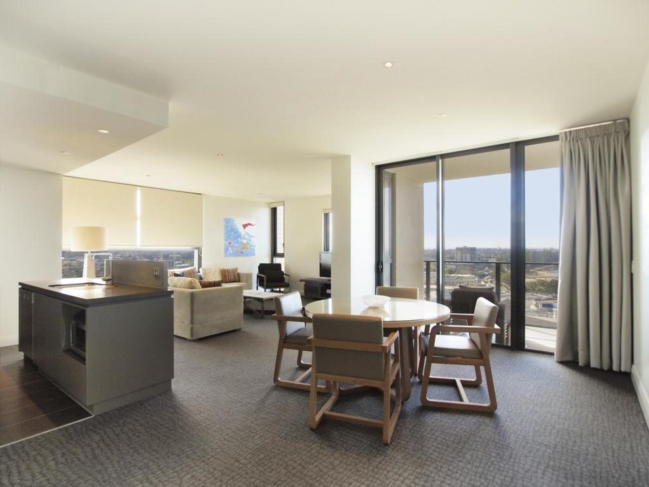 Oaks Redcliffe Mon Komo Suites Exteriör bild