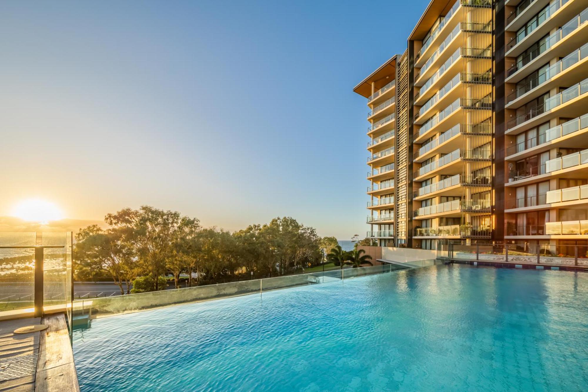 Oaks Redcliffe Mon Komo Suites Exteriör bild